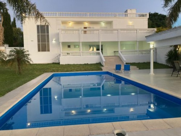 VENDO!! HERMOSA E INCREÍBLE CASA