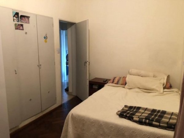 VENDO!! AMPLIO DEPARTAMENTO !! ZONA CÉNTRICA!!