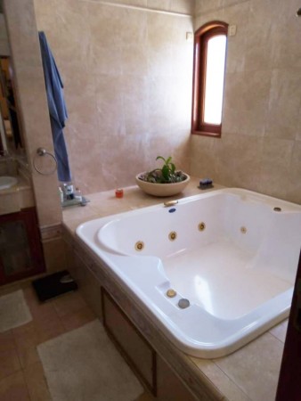 VENDO CASA - ZONA PLAZA SAEZ PEÑA 
