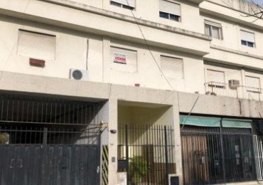 VENDO!! AMPLIO DEPARTAMENTO !! ZONA CÉNTRICA!!